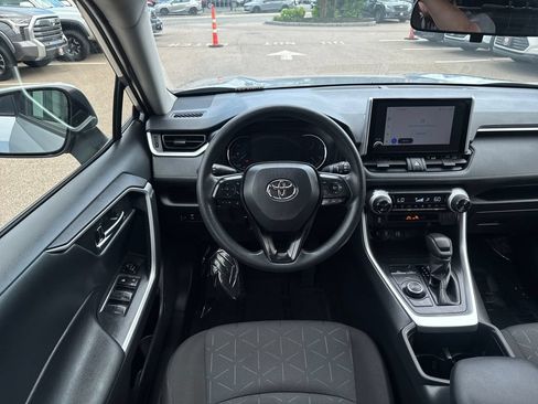 Used 2025 Toyota RAV4 XLE AWD/4WD image 12