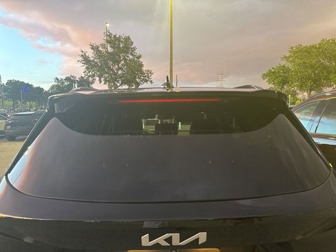 Used 2024 Kia Sorento S w/ Panoramic Sunroof Package FWD image 5