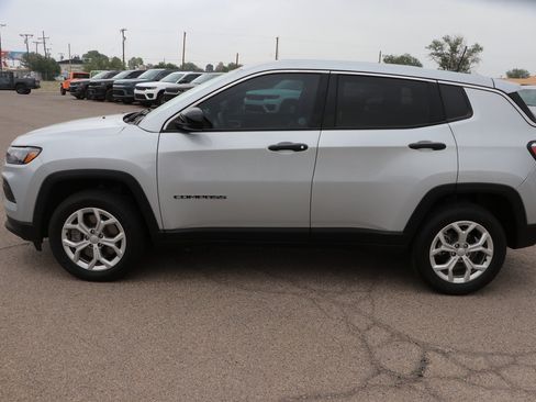 Used 2024 Jeep Compass Sport AWD/4WD image 4