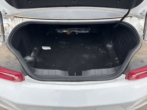 Used 2021 Chevrolet Camaro LT w/ Technology Package image 25