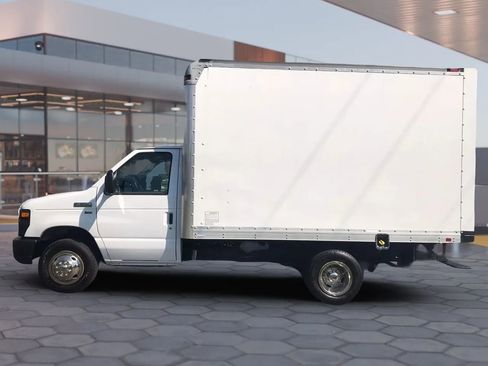 Used 2014 Ford E-350 and Econoline 350 Super Duty RWD image 6