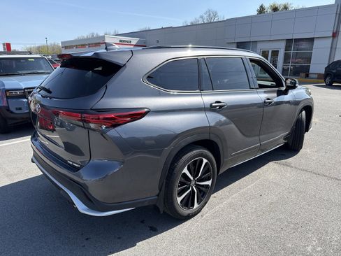 Used 2022 Toyota Highlander XSE AWD/4WD image 10
