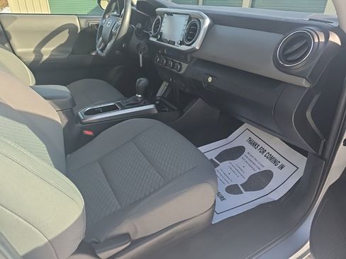 Certified 2022 Toyota Tacoma SR5 w/ Black Out Package (TMS) image 19
