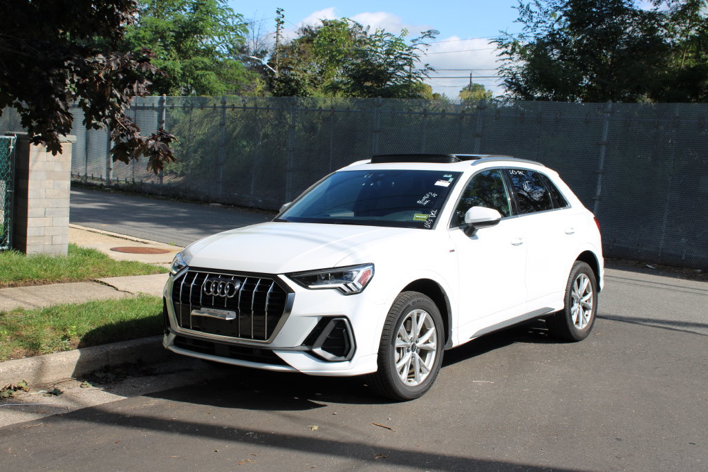 Used 2025 Audi Q3 2.0T Premium AWD/4WD image 2