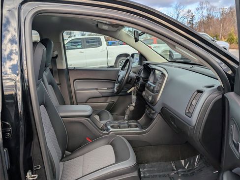 Used 2017 Chevrolet Colorado Z71 image 11