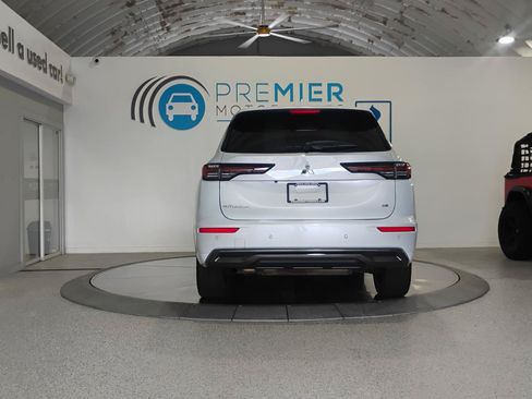 Used 2025 Mitsubishi Outlander SE FWD image 5