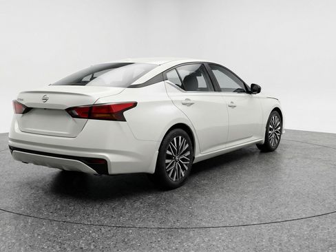 Used 2025 Nissan Altima 2.5 SV FWD image 9