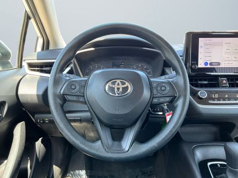 Used 2025 Toyota Corolla LE FWD image 11