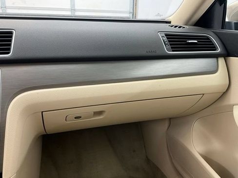 Used 2015 Volkswagen Passat 1.8T SE FWD image 11