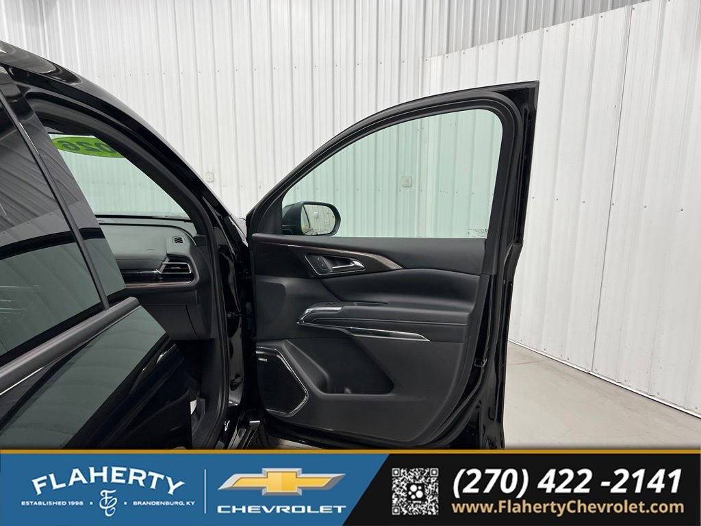 Used 2026 Chevrolet Traverse High Country w/ LPO, Floor Liner Package AWD/4WD image 14