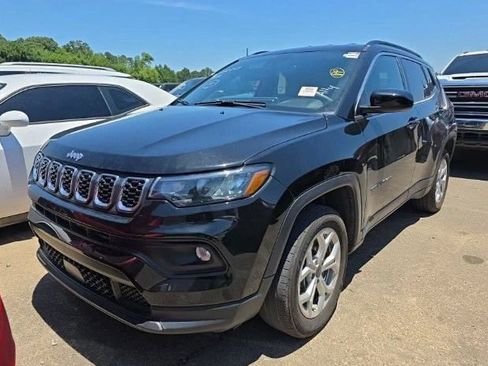 Used 2025 Jeep Compass Latitude AWD/4WD image 1