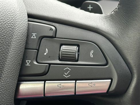 Certified 2025 Cadillac XT4 Premium Luxury image 32