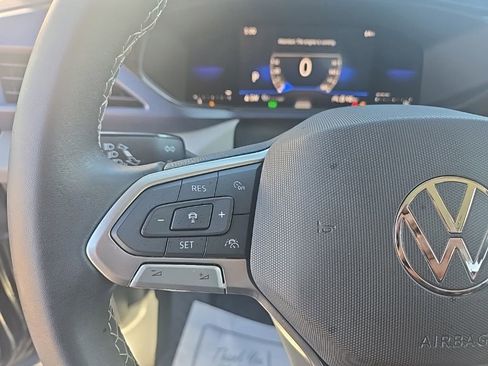 Used 2023 Volkswagen Taos SE w/ Panoramic Sunroof Package image 21