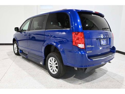 Used 2019 Dodge Grand Caravan SXT w/ Driver Convenience Group FWD image 8