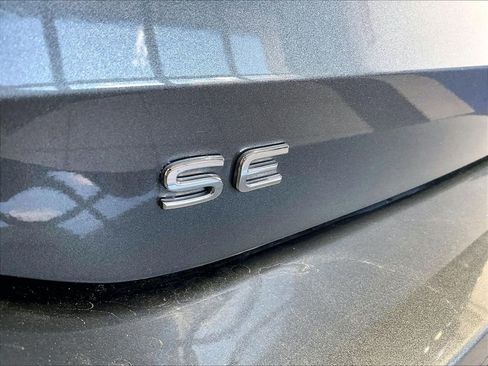 Used 2025 Volkswagen Tiguan SE AWD/4WD image 29
