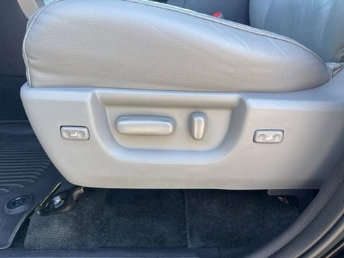 Used 2017 Toyota Sequoia Platinum AWD/4WD image 21