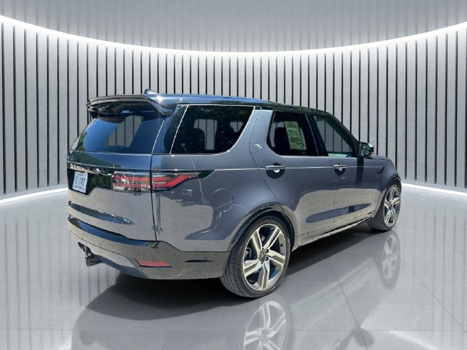 Used 2024 Land Rover Discovery Dynamic SE AWD/4WD image 5