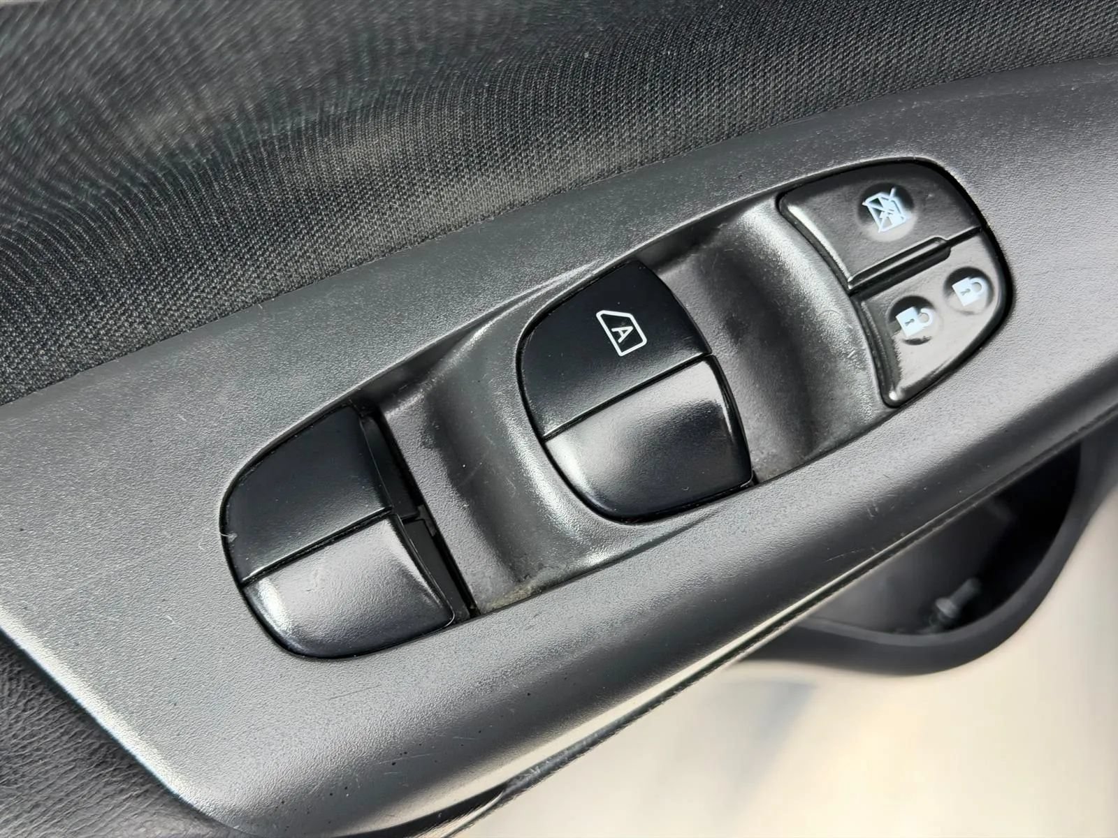 Used 2018 Nissan Sentra SV FWD image 23
