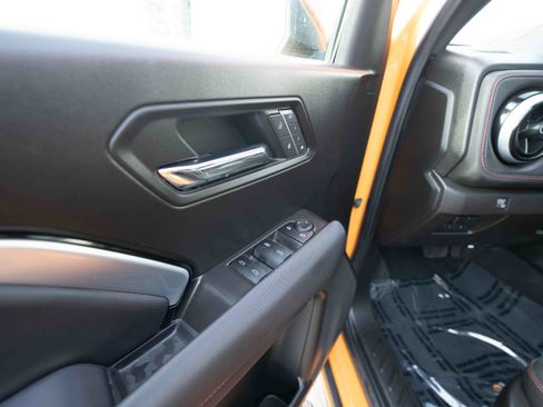 Used 2025 Chevrolet Colorado Z71 w/ Technology Package AWD/4WD image 7