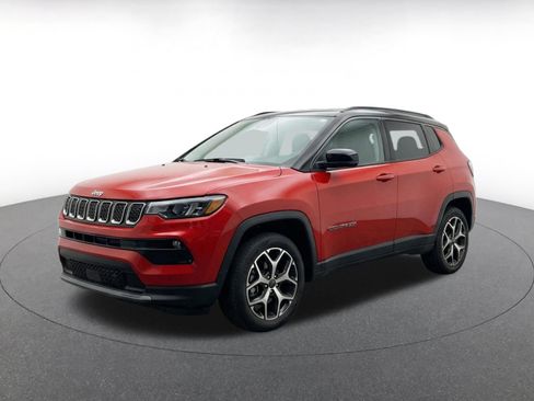 Used 2025 Jeep Compass Limited AWD/4WD image 3