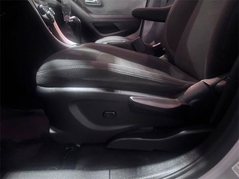 Used 2020 Chevrolet Trax LS w/ Tint and Cruise Package image 11