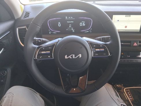 New 2026 Kia Seltos S FWD image 8