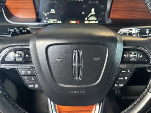 Used 2019 Lincoln Navigator Reserve AWD/4WD image 18