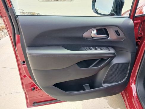 New 2026 Chrysler Pacifica Select AWD/4WD image 10