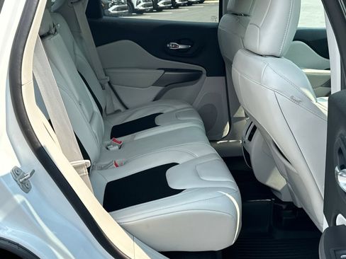 Used 2021 Jeep Cherokee Latitude Plus w/ Mopar Interior Package FWD image 15