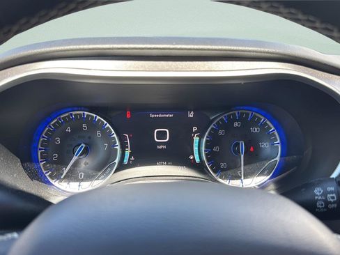 Used 2024 Chrysler Pacifica Touring-L FWD image 18