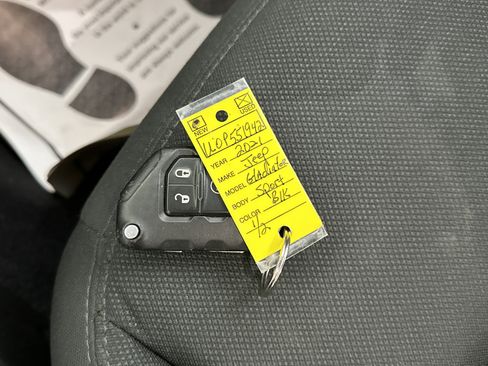 Used 2021 Jeep Gladiator Sport image 31