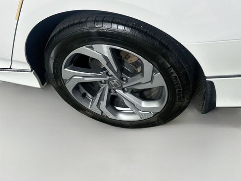 Used 2018 Honda Accord EX image 11