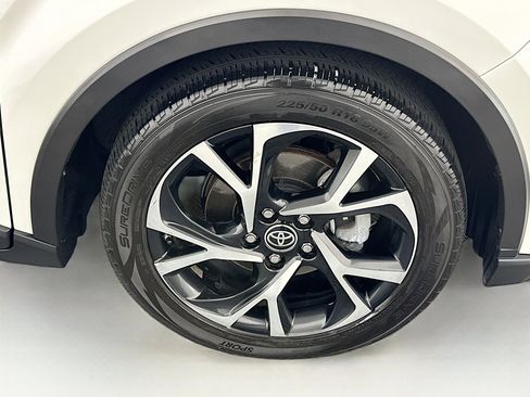 Used 2021 Toyota C-HR XLE image 11
