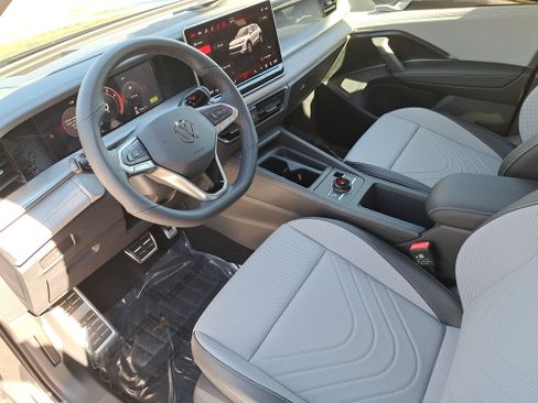 New 2026 Volkswagen Tiguan SE R-Line image 16