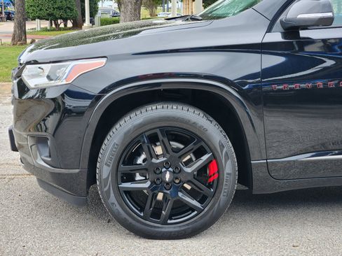 Used 2021 Chevrolet Traverse Premier w/ Redline Edition FWD image 28