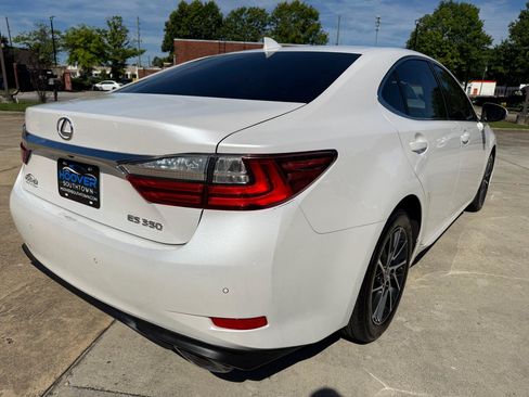 Used 2017 Lexus ES 350 w/ Luxury Package FWD image 6