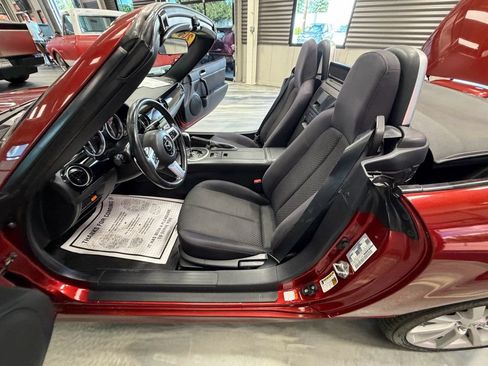 Used 2007 MAZDA MX-5 Miata Touring w/ Appearance Pkg RWD image 41