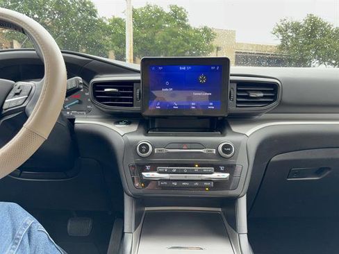 Used 2020 Ford Explorer XLT w/ Comfort Package RWD image 13