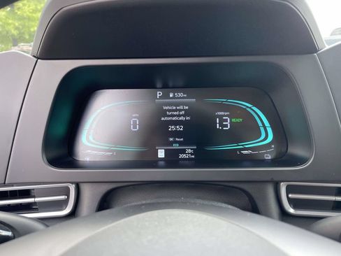 Used 2025 Hyundai Elantra Hybrid FWD image 21