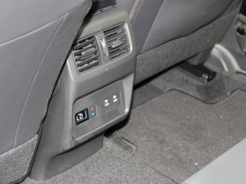 Used 2025 Nissan Rogue SL w/ SL Premium Package image 19