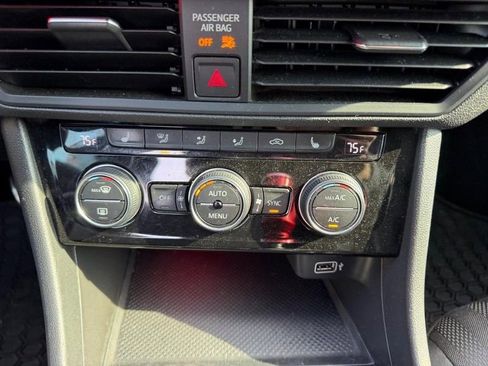 Used 2019 Volkswagen Jetta GLI FWD image 12