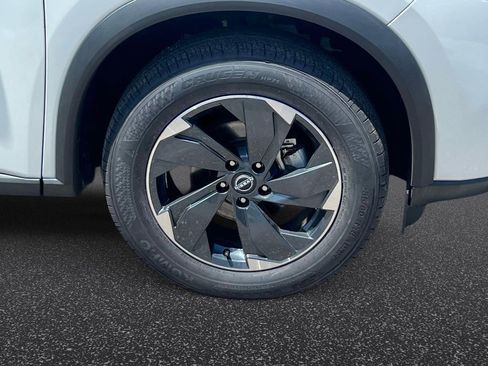 Used 2024 Nissan Rogue SV AWD/4WD image 7