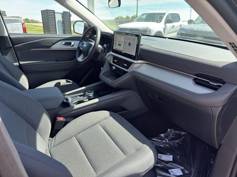 New 2026 Ford Explorer Active RWD image 15