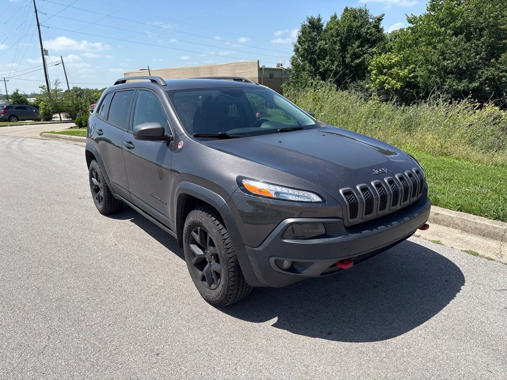 Used 2018 Jeep Cherokee Trailhawk w/ Cold Weather Group AWD/4WD image 2