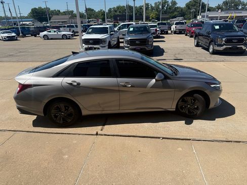 Used 2023 Hyundai Elantra Blue FWD image 5