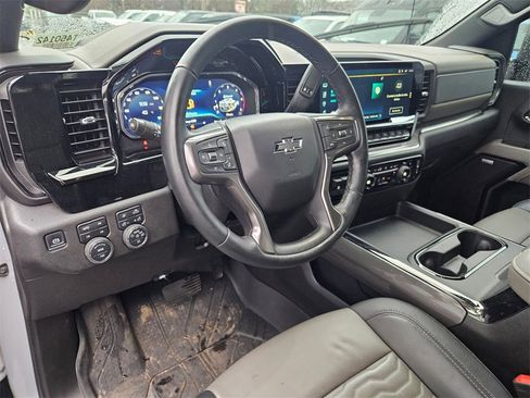Used 2024 Chevrolet Silverado 2500 ZR2 image 13