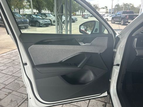 Used 2025 Volkswagen Tiguan S image 48