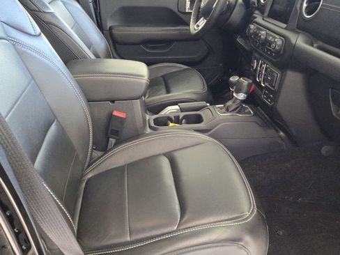 Used 2020 Jeep Gladiator Overland AWD/4WD image 4
