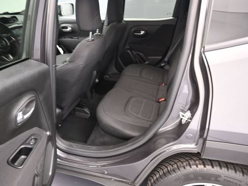 Used 2020 Jeep Renegade Latitude FWD image 17
