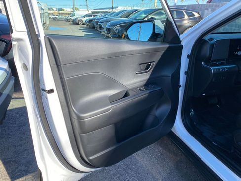 Used 2025 Hyundai Kona SEL image 18